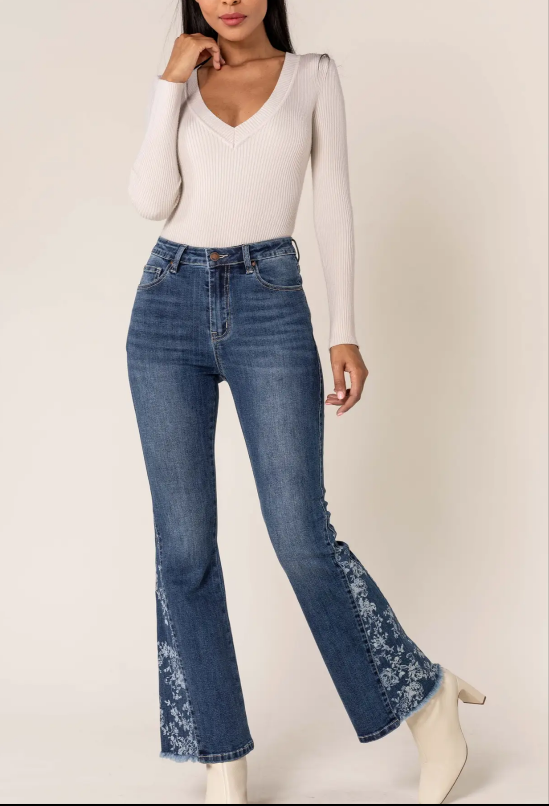 Jeans flare bootcut elasticizzati con stampa floreale