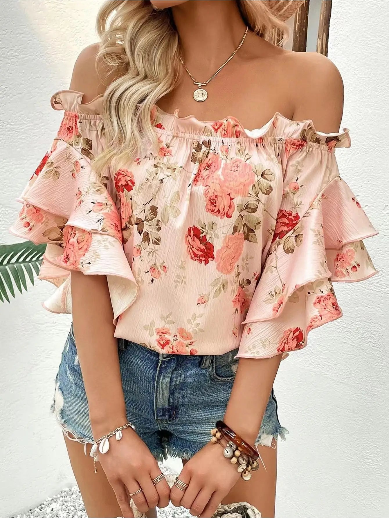 Blusa floreale con spalle scoperte