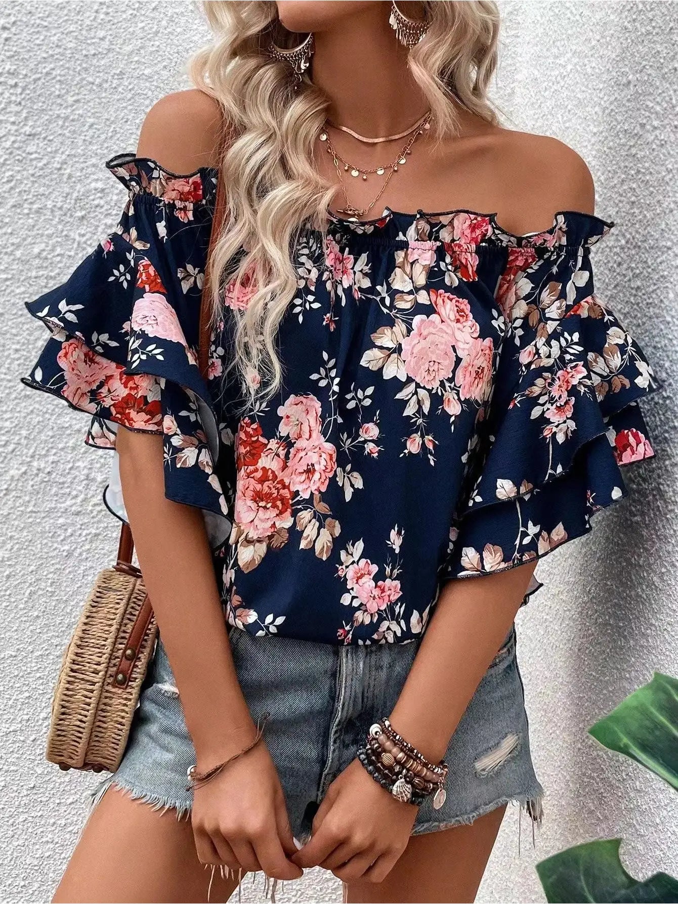 Blusa floreale con spalle scoperte